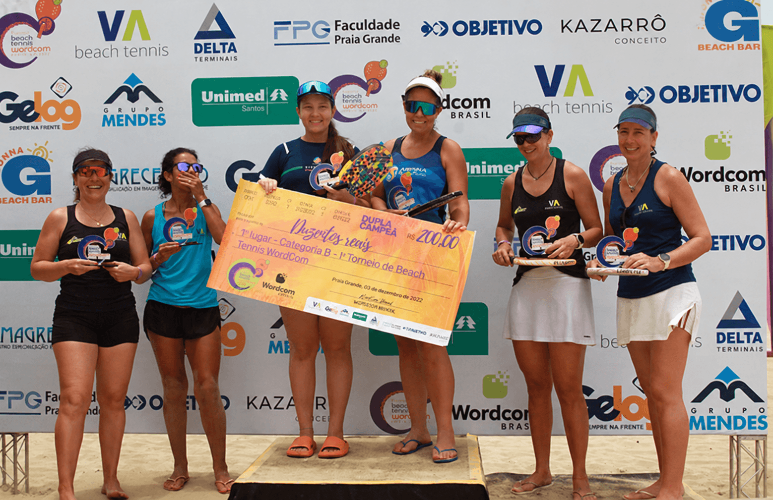 Premiação do torneio de Beach Tennis na praia.