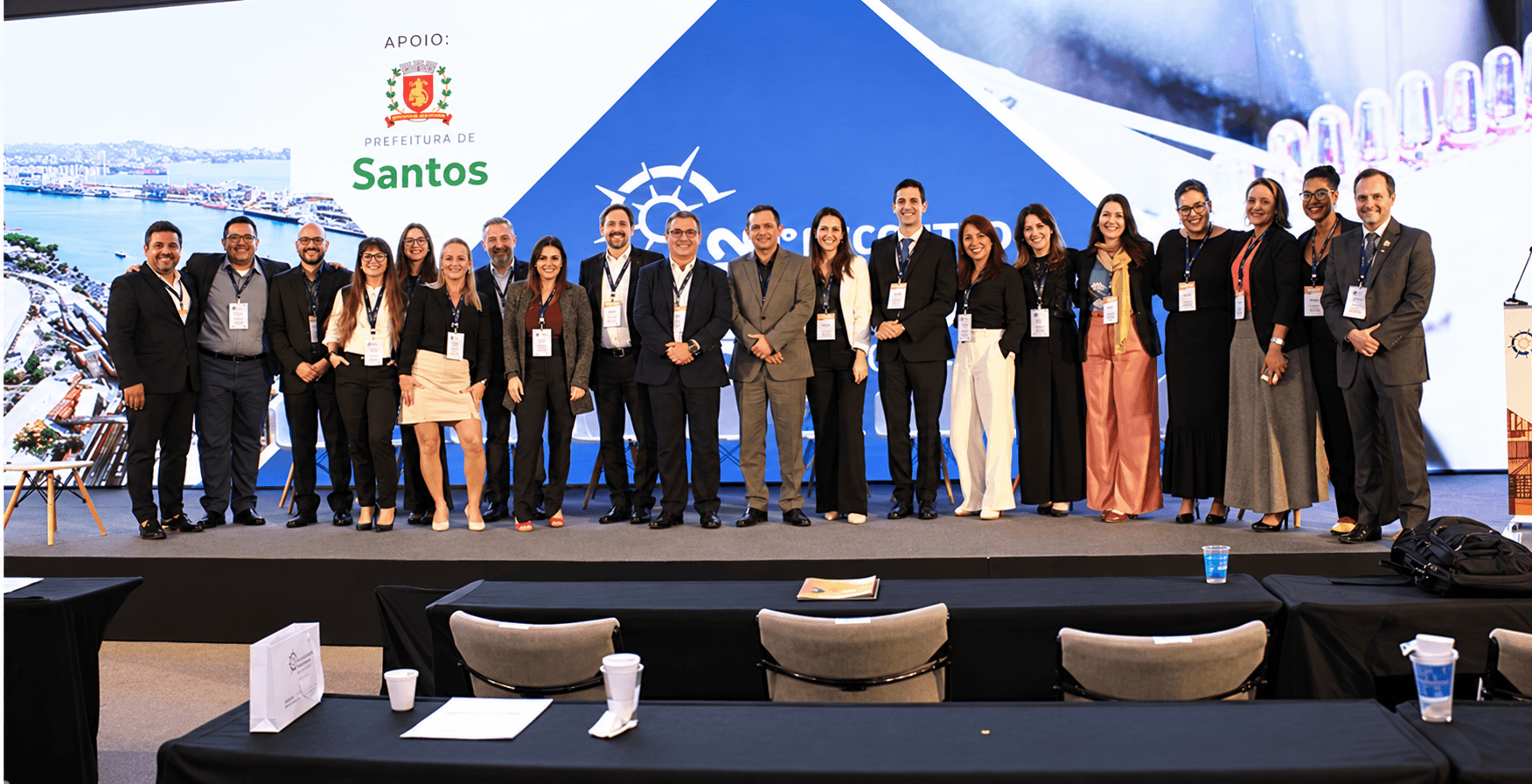 Participante no palco do evento em Santos