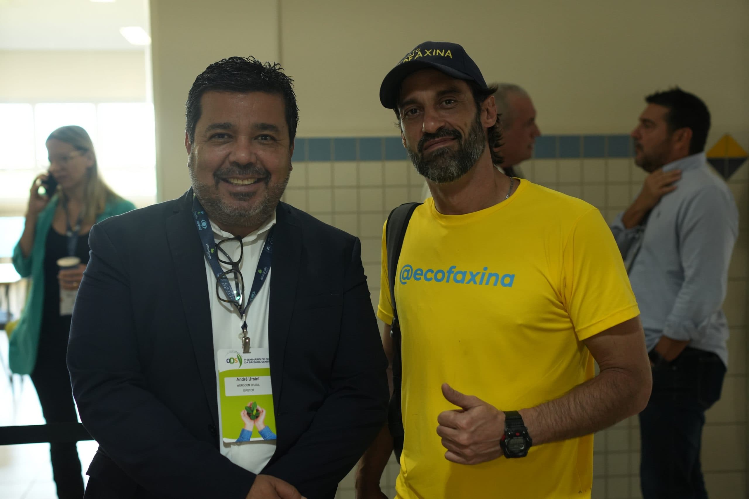 Dois participantes reunidos no evento